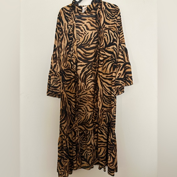 (SOLD)Zadie B’s Shrug - Picture 1 of 1